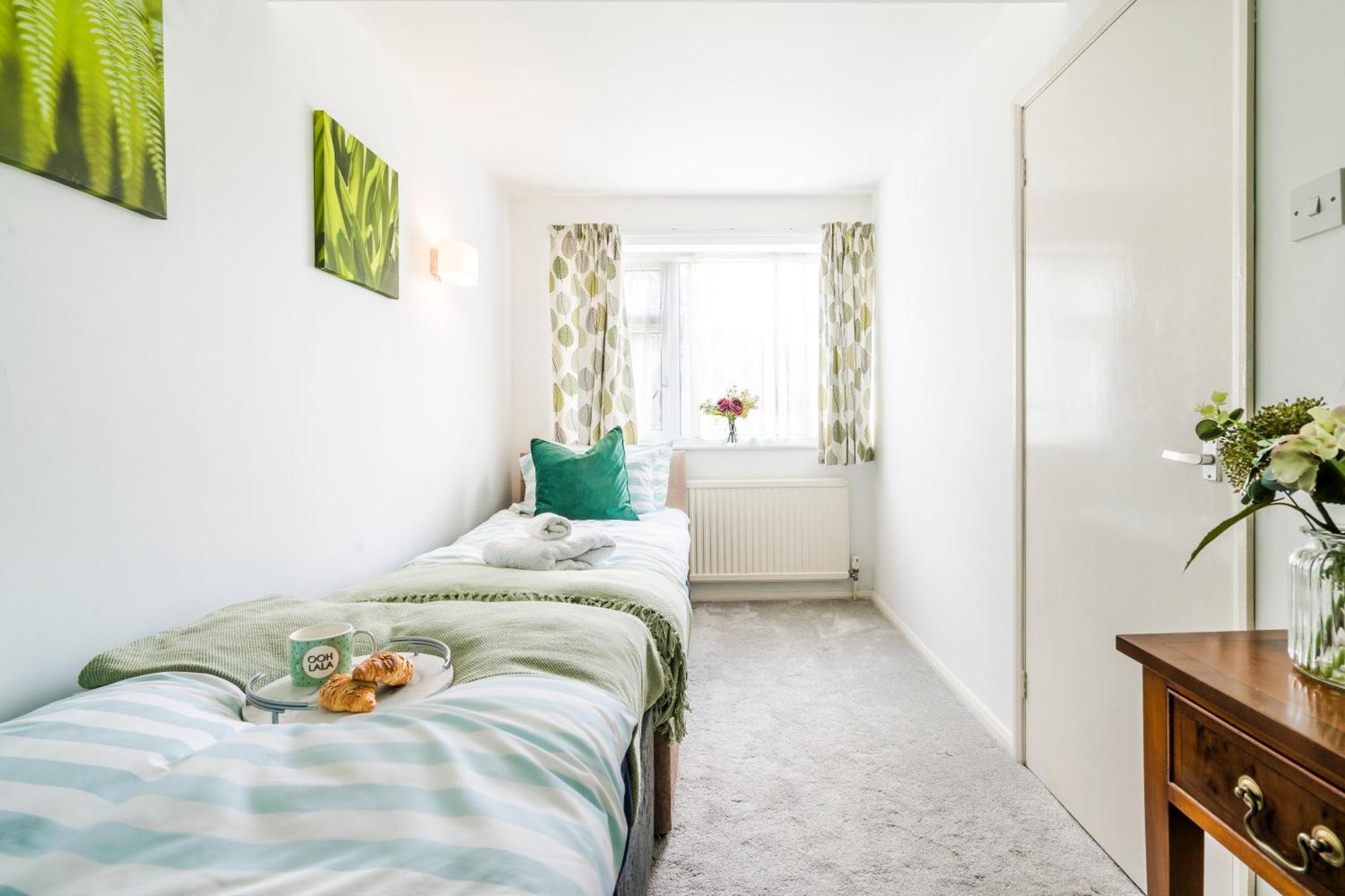 Leicester Oadby 4 Bed Home, 8 Guests, Park 5 Cars 外观 照片
